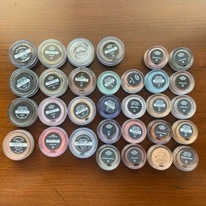 31 Loose eye shadows